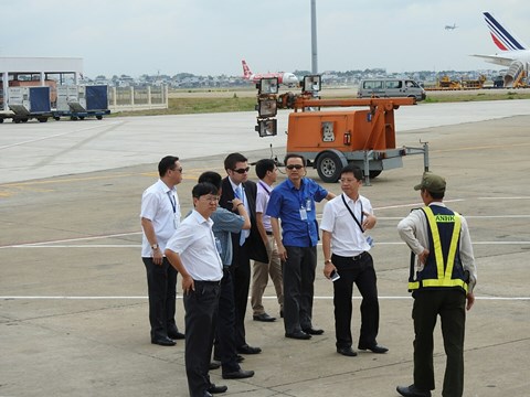 Sân bay Tân Sơn Nhất trước giờ chào tạm biệt Tổng thống Obama - Ảnh 6.