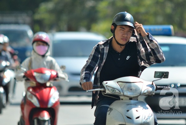 Trăm kiểu chống nắng bá đạo của người Hà Nội những ngày nóng như đổ lửa - Ảnh 6.