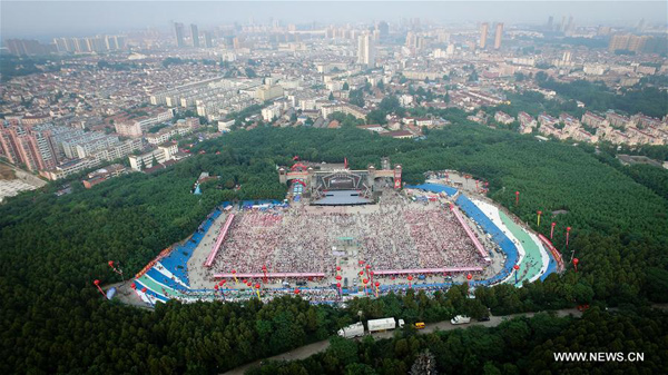 30.000 người chen lấn trong lễ hội này - Ảnh 7.