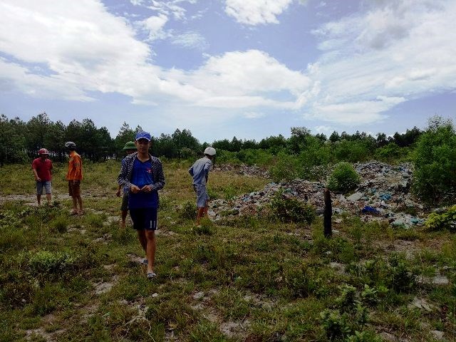 Hà Tĩnh: Phát hiện hàng trăm tấn rác thải có chữ Trung Quốc đổ vào rừng - Ảnh 6.