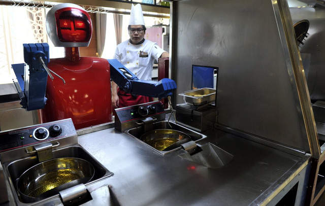 Bồi bàn, đầu bếp Trung Quốc thất nghiệp vì robot - Ảnh 6.