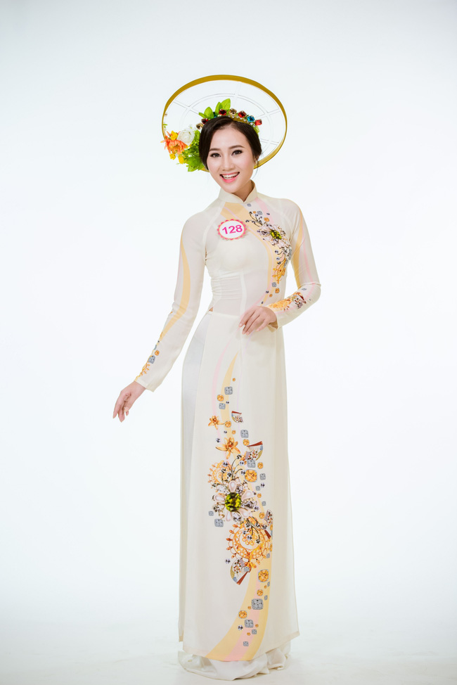 Dàn thí sinh Hoa hậu Việt Nam khoe dáng với áo dài - Ảnh 7.