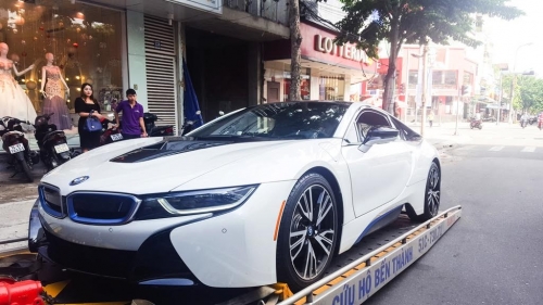 Lộ danh tính người chồng mua siêu xe 7 tỷ BMW i8 tặng sinh nhật vợ - Ảnh 5.