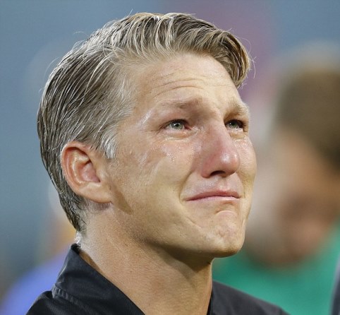 Schweinsteiger BẬT KHÓC trong trận đấu cuối cùng với ĐT Đức - Ảnh 7.