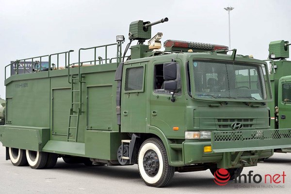 Cảnh sát cơ động Hà Nội phô diễn lực lượng, xe chiến đấu hiện đại  - Ảnh 7.