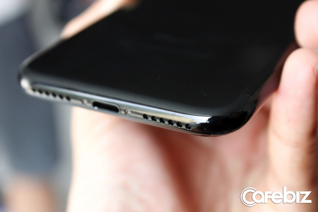 Ngắm iPhone 7 đen doanh nhân giá 34 triệu: Bóng bảy, sang trọng, nhưng toàn bám vân tay - Ảnh 7.