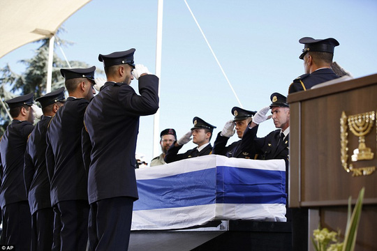 Cái bắt tay lịch sử trong lễ tang ông Shimon Peres - Ảnh 7.