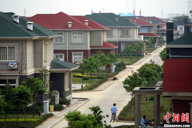 Mục sở thị ngôi làng hiện đại và giàu có nhất Trung Quốc - Ảnh 8.