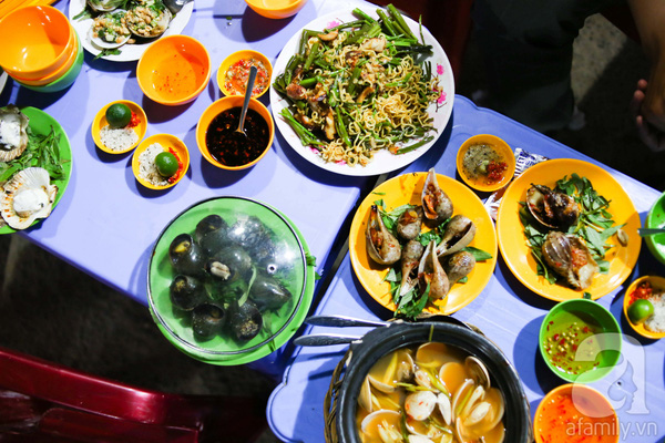 Quán ốc không có menu, đồng giá 20k miễn phí đủ thứ ở Sài Gòn - Ảnh 8.