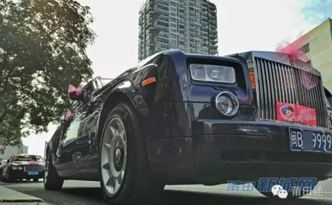 Đám cưới nhà giàu toàn Rolls-Royce siêu sang, cô dâu cổ đeo trĩu vàng - Ảnh 8.