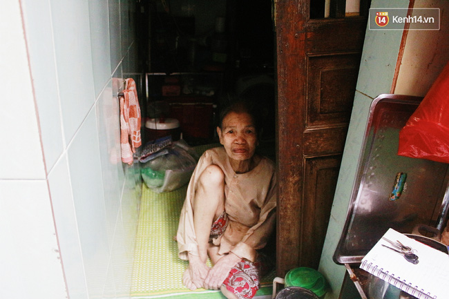 Ngôi nhà bé như mắt muỗi ngay giữa Hà Nội: Rộng 4m2, có 5 người sinh sống - Ảnh 8.