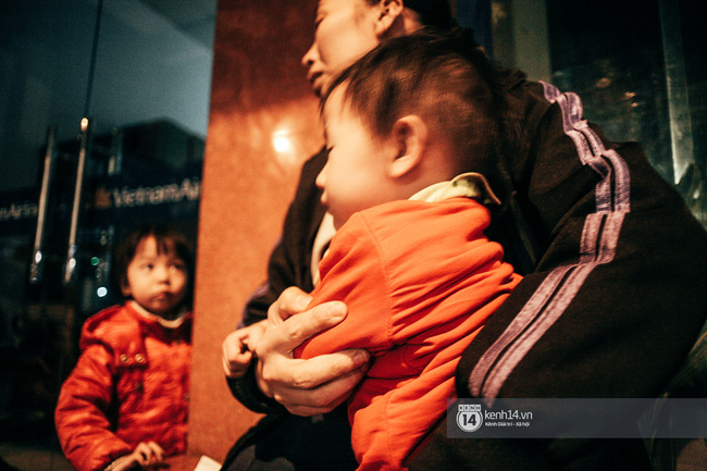 Đêm lạnh sâu đầu tiên ở Hà Nội - Thương lắm những giấc ngủ dài rét buốt của người vô gia cư - Ảnh 8.