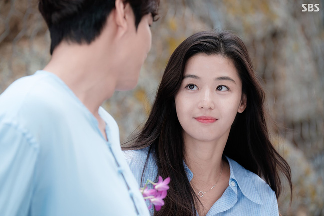 Cặp đôi Huyền thoại biển xanh Jeon Ji Hyun - Lee Min Ho: Đẹp, giàu, đến người yêu cũng khủng - Ảnh 8.