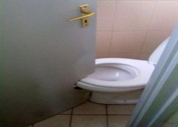 Những nhà vệ sinh với thiết kế lạ lùng khiến bạn đỏ mặt không dám giải quyết nỗi buồn - Ảnh 8.