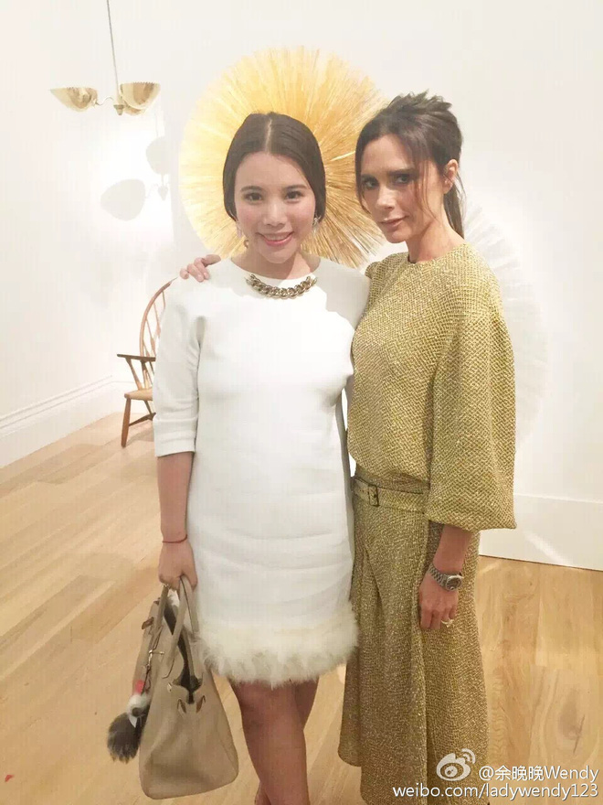 Cuộc sống xa hoa của c&ocirc; tiểu thư nh&agrave; gi&agrave;u Trung Quốc lu&ocirc;n mơ ước được l&agrave;m qu&yacute; tộc Anh - Ảnh 8.