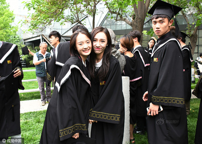 Ghé thăm ngôi trường nhiều trai đẹp gái xinh nhất Trung Quốc mùa tốt nghiệp - Ảnh 8.
