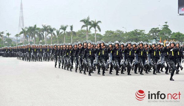 Cảnh sát cơ động Hà Nội phô diễn lực lượng, xe chiến đấu hiện đại  - Ảnh 8.