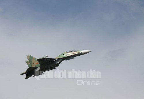 Công phu với những chuyến bay tiêm kích đa năng Su-30MK2 - Ảnh 9.