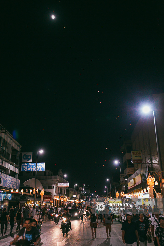 Có bạn nào đang ở Chiang Mai và vừa được ngắm hai lễ hội đèn trời tuyệt đẹp ở đây không? - Ảnh 9.