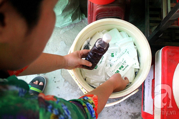 80 năm thăng trầm, gánh cháo lòng dồi chiên trứ danh đường Cô Giang vẫn hút hồn người Sài Gòn - Ảnh 9.