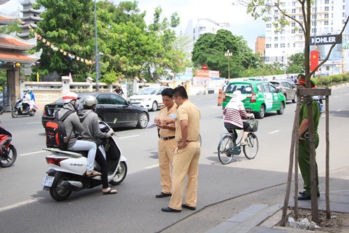 Chùa Ngọc Hoàng trước giờ G chào đón Tổng thống Mỹ - Ảnh 8.