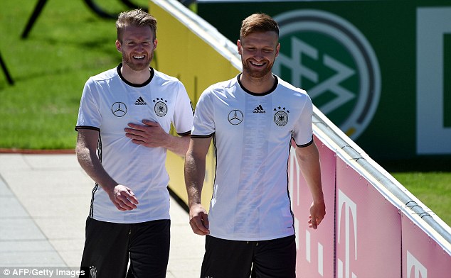 ĐT Đức như dàn sao Hollywood đổ bộ Thụy Sĩ chuẩn bị cho Euro 2016 - Ảnh 9.