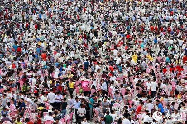 30.000 người chen lấn trong lễ hội này - Ảnh 9.