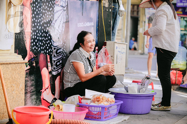 “Bí mật” của cô Là, chủ hàng cháo sườn 20 năm nổi tiếng trên phố cổ Hà Nội - Ảnh 9.