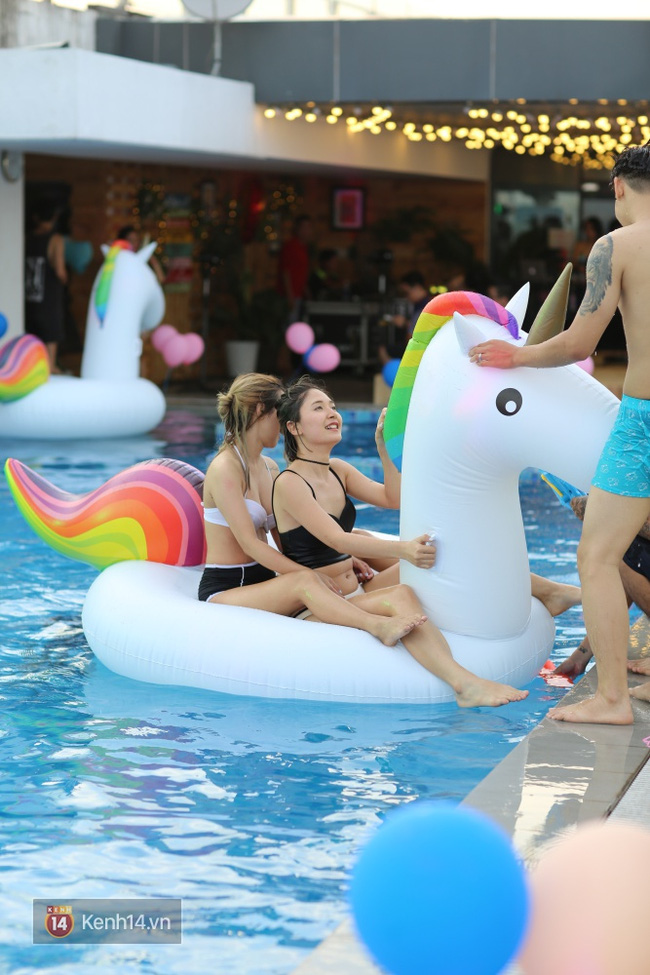 Mỗi dịp có pool party, giới trẻ Hà Nội lại được quẩy tưng bừng - Ảnh 10.