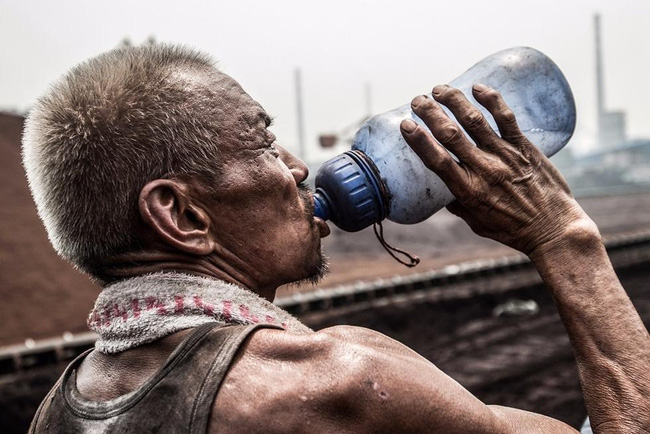 Chùm ảnh về công nhân mỏ ở Trung Quốc sẽ cho người ta thấy công cuộc mưu sinh vất vả ra sao - Ảnh 9.