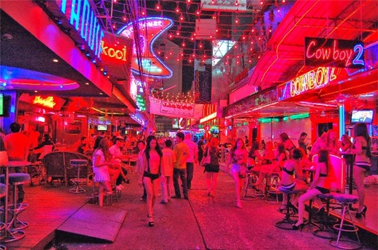 Những khu phố đèn đỏ sầm uất bậc nhất thế giới - Ảnh 8.