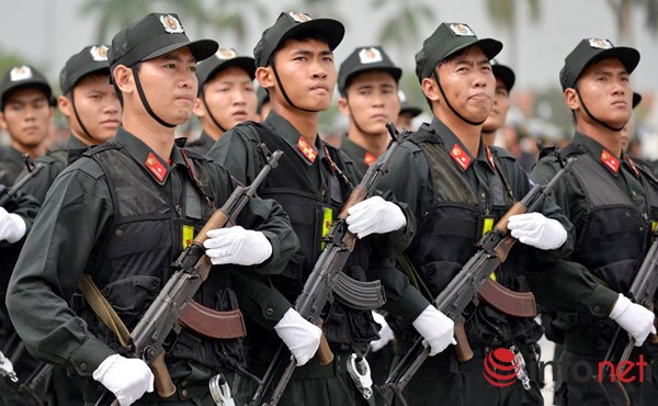 Cảnh sát cơ động Hà Nội phô diễn lực lượng, xe chiến đấu hiện đại  - Ảnh 9.