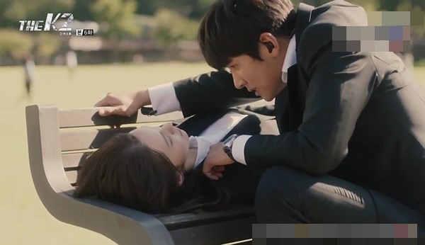 Những nụ hôn cứu mạng gây sốt trên màn ảnh Hàn - Ảnh 10.