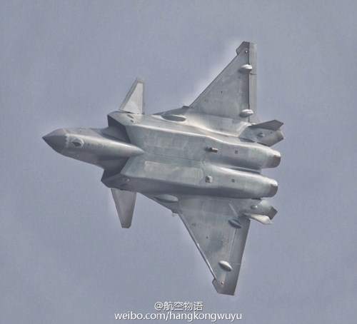 [ẢNH] Siêu tiêm kích J-20 của Trung Quốc xuất đầu lộ diện - Ảnh 9.