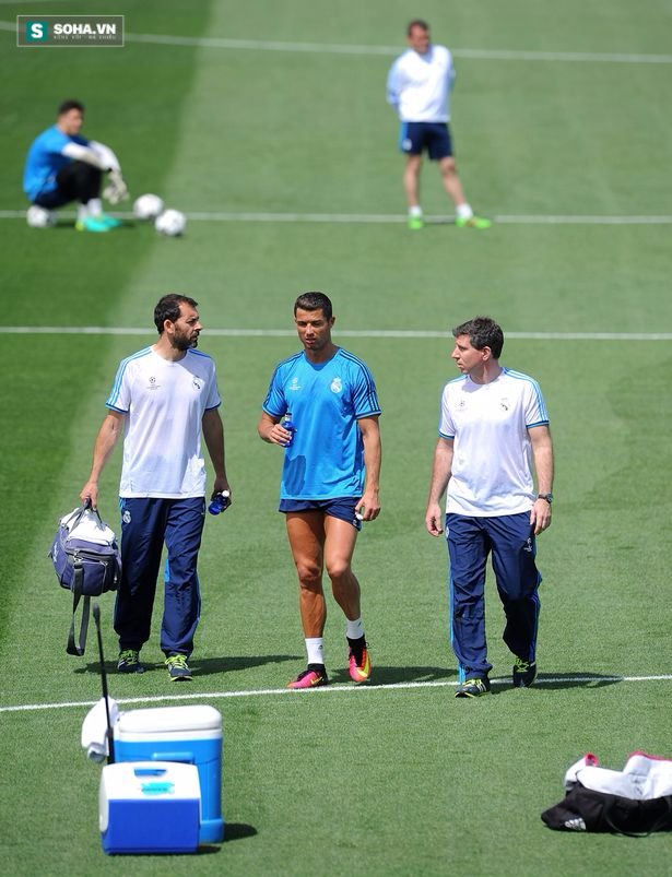 Ronaldo đau đến tái mặt rời sân, Atletico mở cờ trong bụng - Ảnh 5.