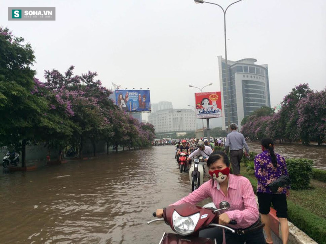 Hình ảnh mới nhất về ngập nặng ở Hà Nội - Ảnh 20.