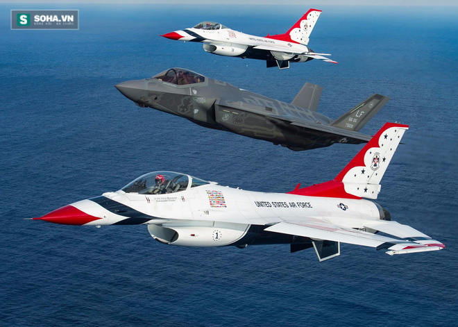 Bức ảnh chụp chung với F-16 khiến F-35 nhận... mưa gạch đá - Ảnh 1.
