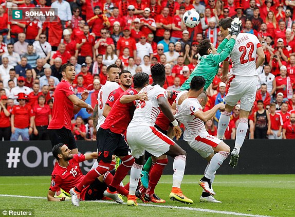 Albania 0-1 Thụy Sỹ: Kẻ mạnh may mắn, kẻ yếu kiên cường - Ảnh 3.