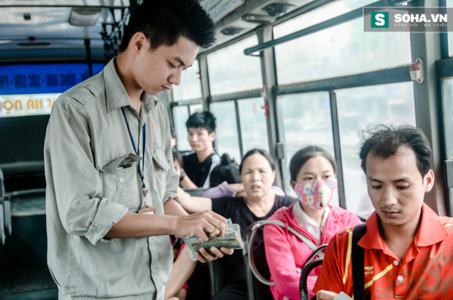 Anh chàng phụ xe bus luôn khiến các hành khách nữ bối rối - Ảnh 5.