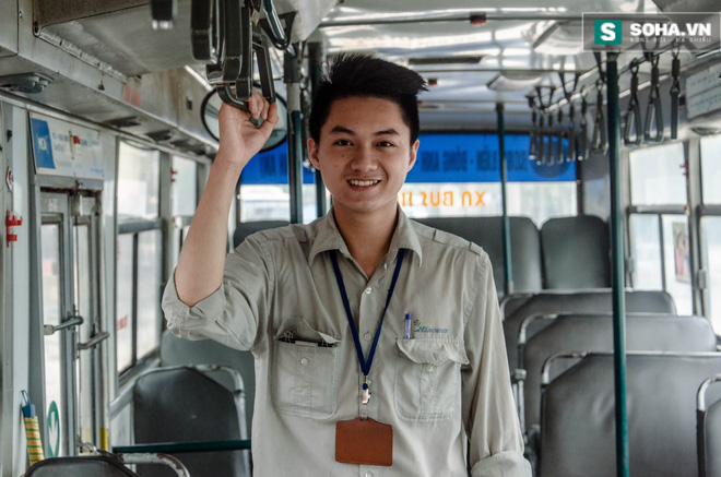 Anh chàng phụ xe bus luôn khiến các hành khách nữ bối rối - Ảnh 10.