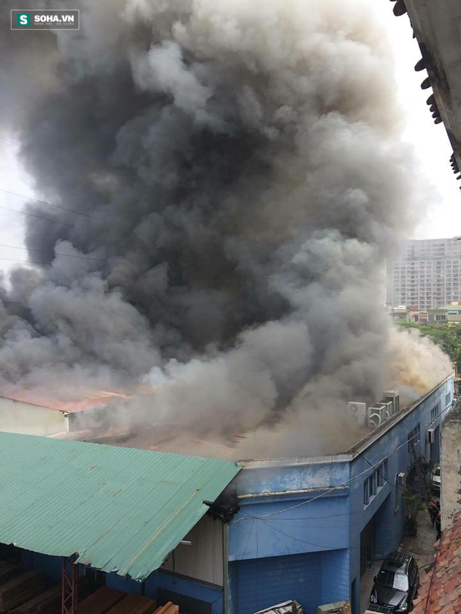Cháy dữ dội ở Công ty Hồng Hà, khói bốc cao hàng trăm mét - Ảnh 5.