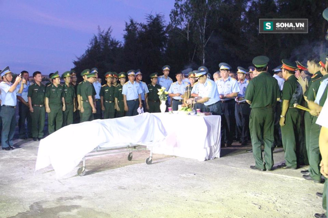 Đón Thượng tá phi công Su-30MK2 Trần Quang Khải về đất liền - Ảnh 5.