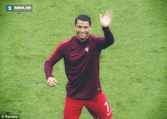 Ronaldo, đừng lớn nữa, được không? - Ảnh 2.