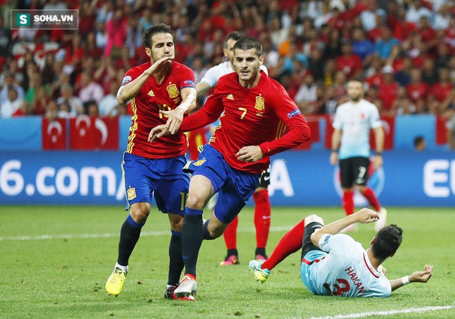 Italia vs Tây Ban Nha: Cú đòn hiểm đánh ngã bò tót - Ảnh 1.