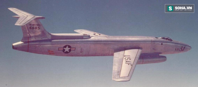 Martin XB-51 - Máy bay ném bom 3 động cơ phản lực kỳ lạ của Mỹ - Ảnh 1.