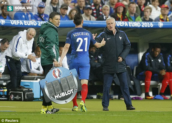 Pháp đại thắng Iceland, HLV Deschamps vẫn đau đầu vì hàng thủ - Ảnh 2.