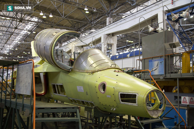 [ẢNH] Bên trong nhà máy chế tạo Su-30SM của Nga - Ảnh 1.