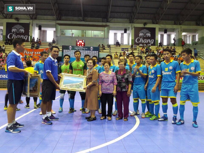 Nghệ nhân chế tác vàng, ông bầu & đường đến đỉnh cao futsal - Ảnh 1.