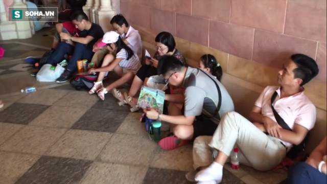 Ác mộng kinh hoàng mang tên du khách Trung Quốc tại Disneyland - Ảnh 3.