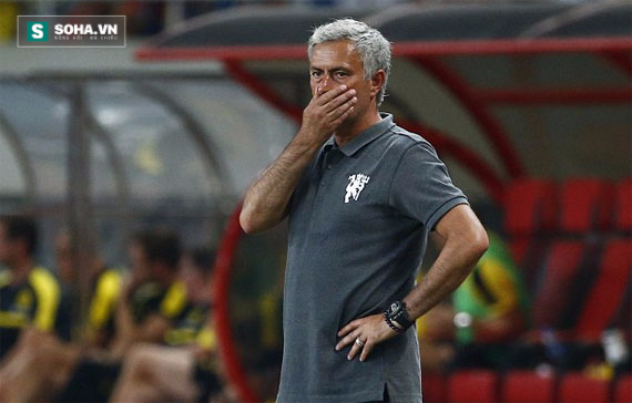 CĐV Man United đòi sa thải Mourinho sau thất bại bẽ bàng - Ảnh 1.